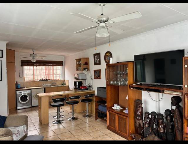 3 BEDROOM HOUSE FOR SALE IN FLORENTIA